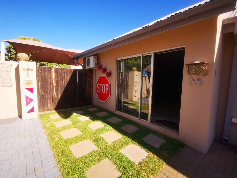 4 Bedroom Property for Sale in Langenhovenpark Free State